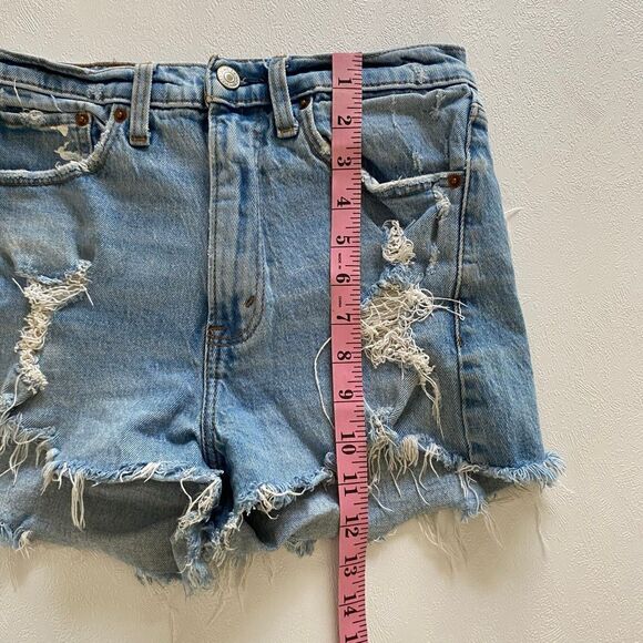 Abercrombie & Fitch High Rise Mom Shorts 26 / 2 Distressed Denim Cutoff Light Wa - Picture 5 of 10